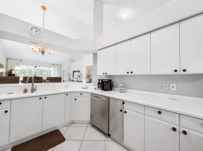 Photo - 2-bedroom + den condo in Lely Resort!