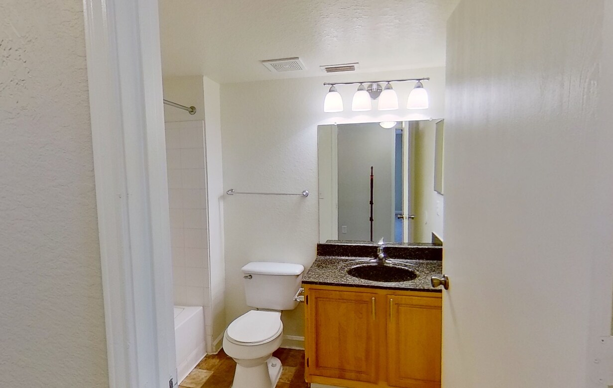 Photo - Retreat at Valencia Apartment Homes