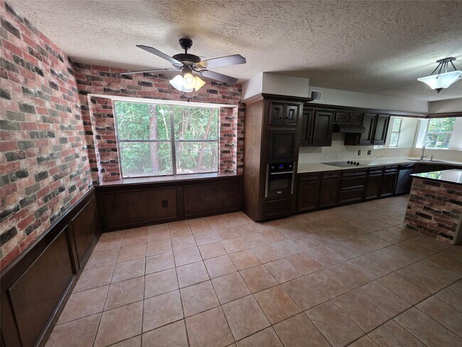 Photo - 18 Mayfair Grove Ct