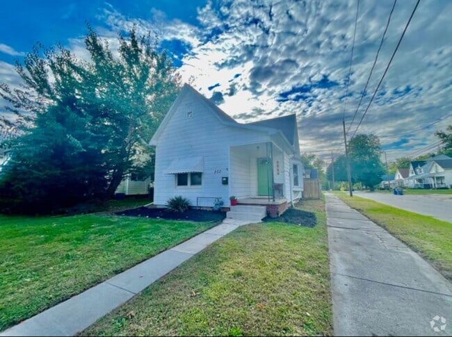 Building Photo - 2 bed 1 bath Rental