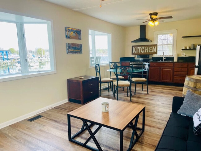 Photo - 14380 Calvert St Unidad ID1363918P