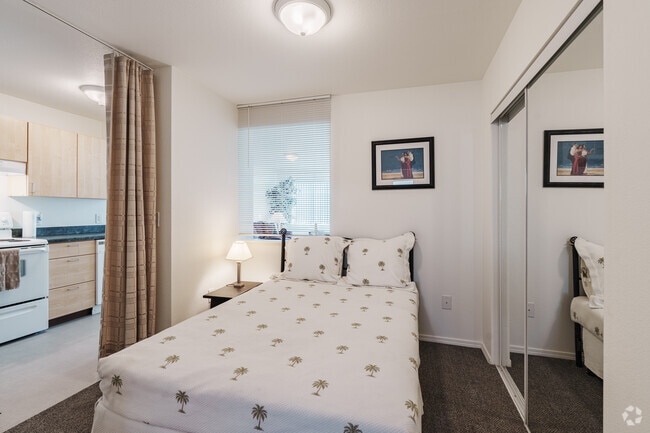 1BR, 1BA - 450SF - Bedroom