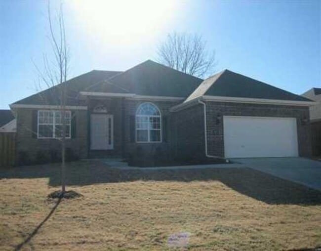 Building Photo - Nice Home in W Fayetteville