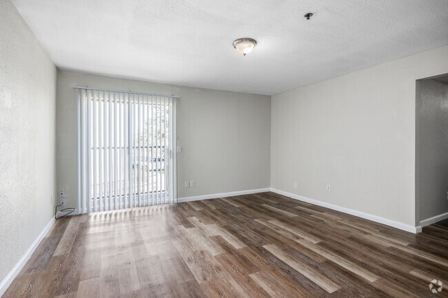 3BD, 2BA - 1080SF - Living Room