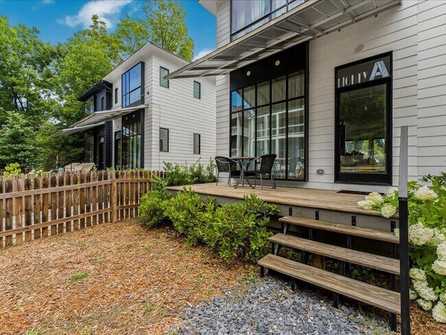 Photo - 80 Kenyon St SE