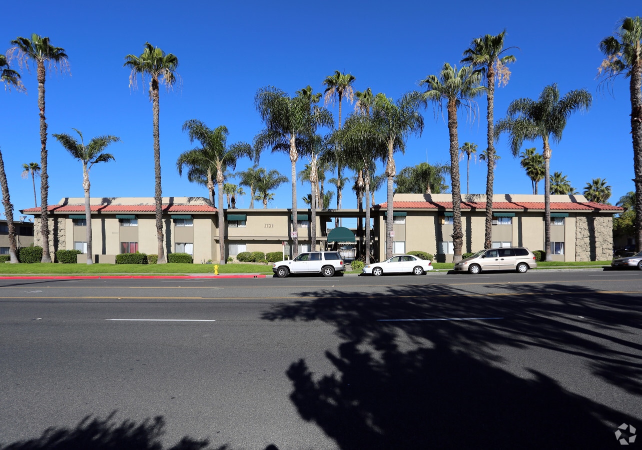 Palm West Apartments - Palm West Apartments