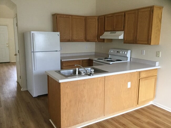 Photo - 3 BEDROOM, 2 BATHROOM, VILLAGE CREEK TOWNHOME WITH 1 CAR ATTACHED GARAGE