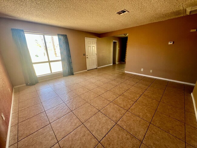 6001 Mariposa Ave