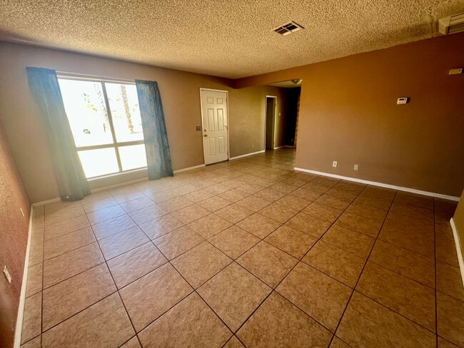 Photo - Nice 3 Bedroom 2 Bath with Washer/Dryer