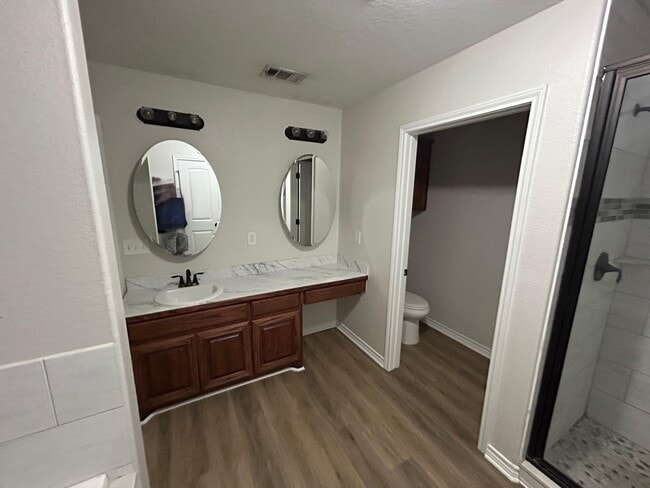 Building Photo - 10008 TX-321