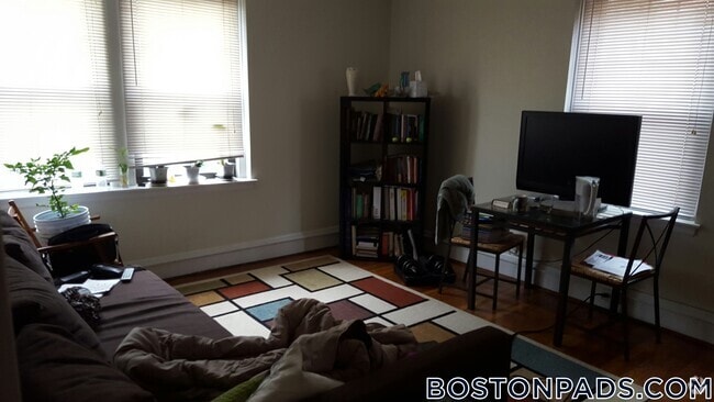 Building Photo - 349 Pleasant St Rental
