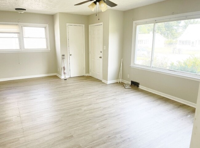 1611 Sweetser Ave
