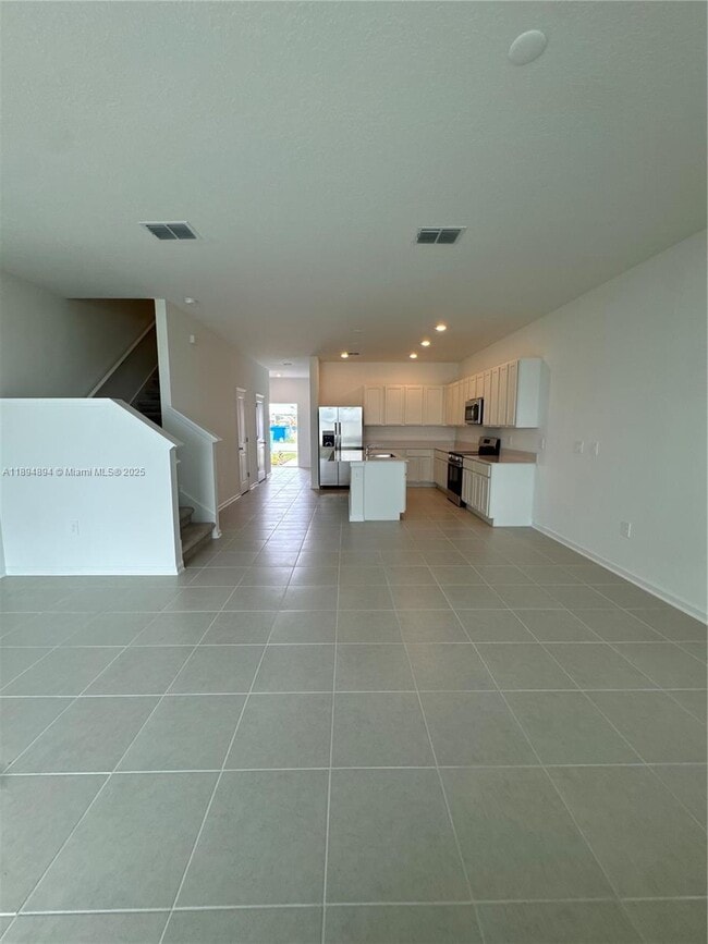 Photo - 512 Hart Ln