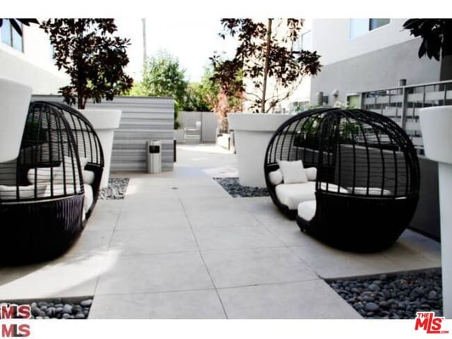 Building Photo - 1700 Sawtelle Blvd Unit PH16