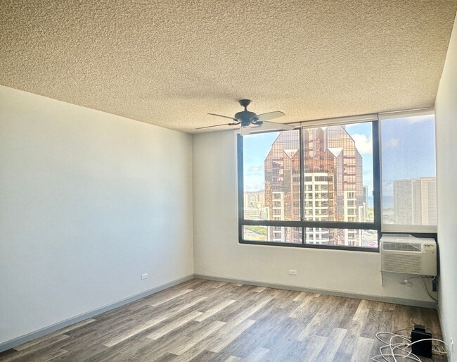 1 bedroom 1 bath in Highly Desirable Building - 1 bedroom 1 bath in Highly Desirable Building Condo
