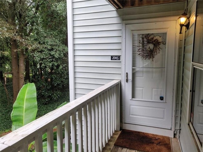 Building Photo - 2025 Brian Way Rental