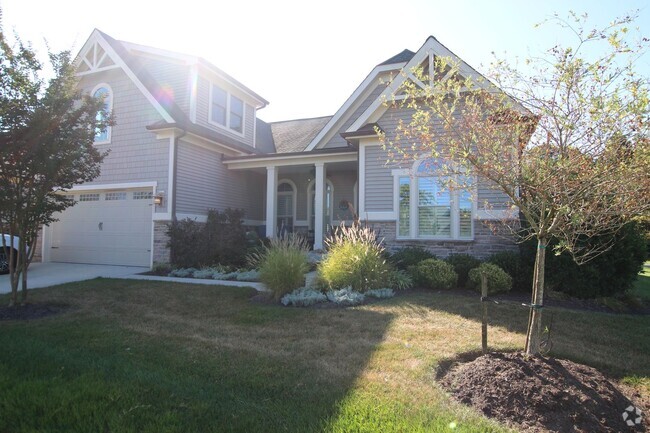 Building Photo - Beautiful Furnished Home Close to Bethany ...