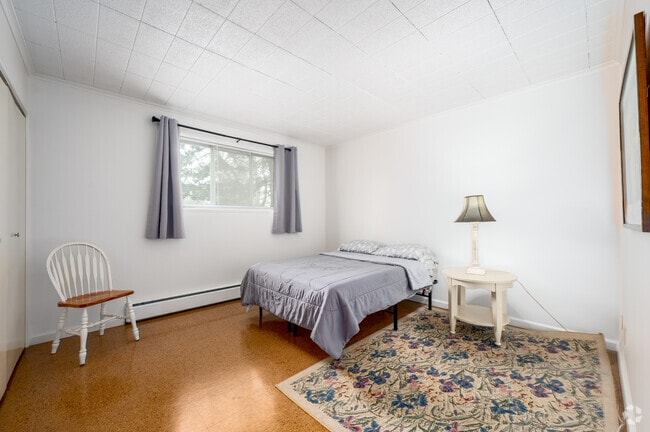 1BR, 1BA - 750SF - Bedroom