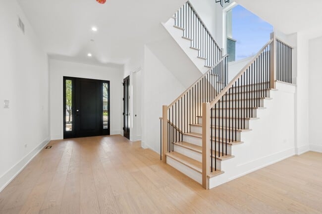 Photo - 9214 Washington St