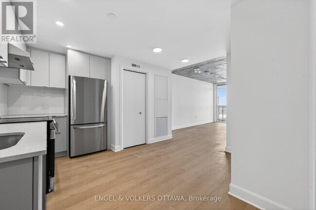 Photo - 1360 Carling Ave Unité 1803