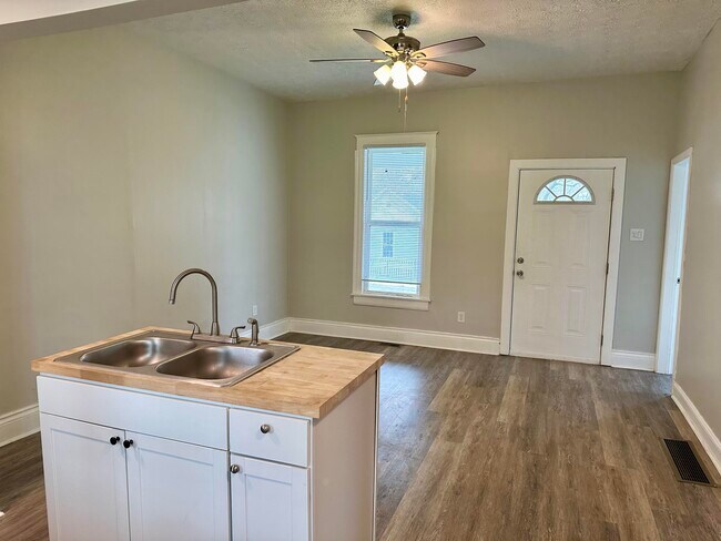 Photo - 432 Chestnut St