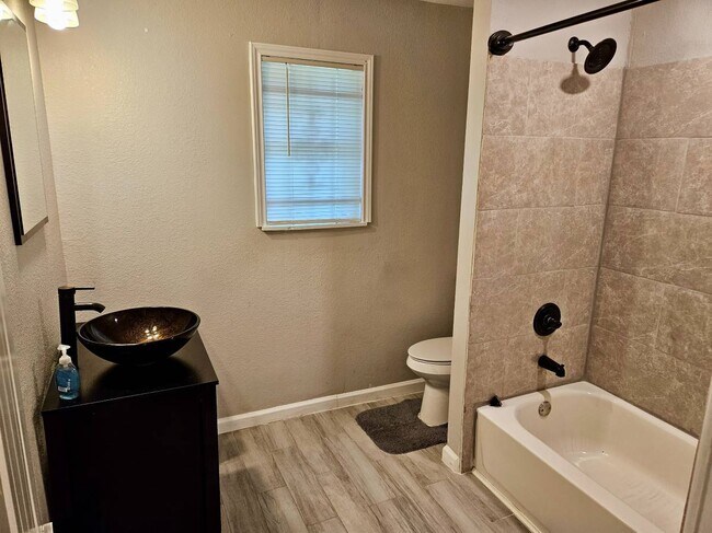 Photo - 5840 Oleander St