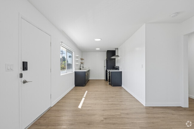 1BR, 1BA - 905SF - Dining Room - 1313 Huntington Dr