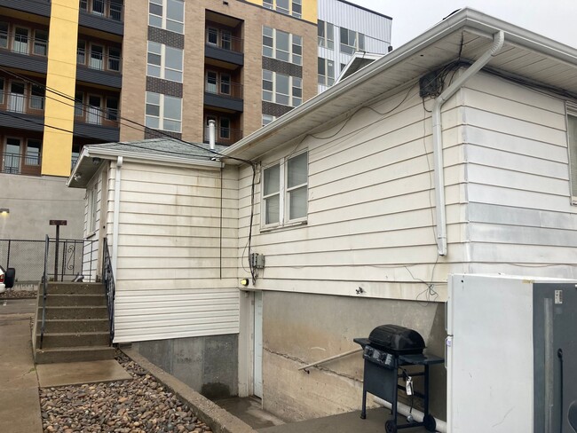 Photo - Cozy 1 Bedroom 1 Bathroom Apartment *Move ... Unit 12