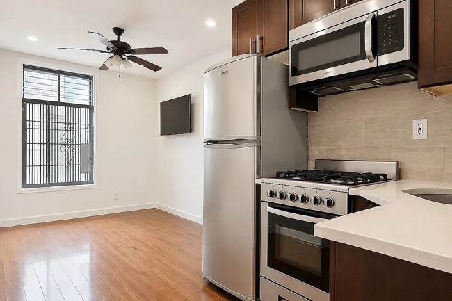 Photo - 386 Manhattan Ave Unidad 14