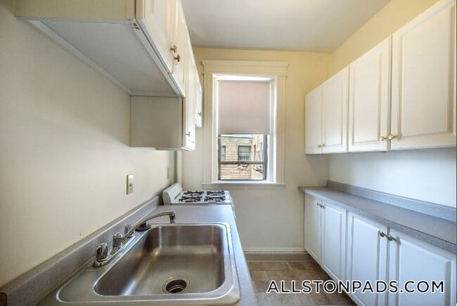 Building Photo - 1148 Commonwealth Ave Rental