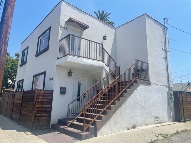 Photo - 5610Hoop Unidad 5612