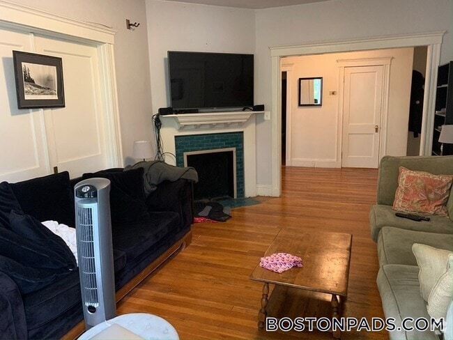 Building Photo - 187 Winthrop Rd Rental