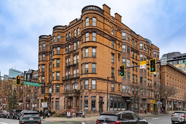 Primaria - 362 Commonwealth Ave