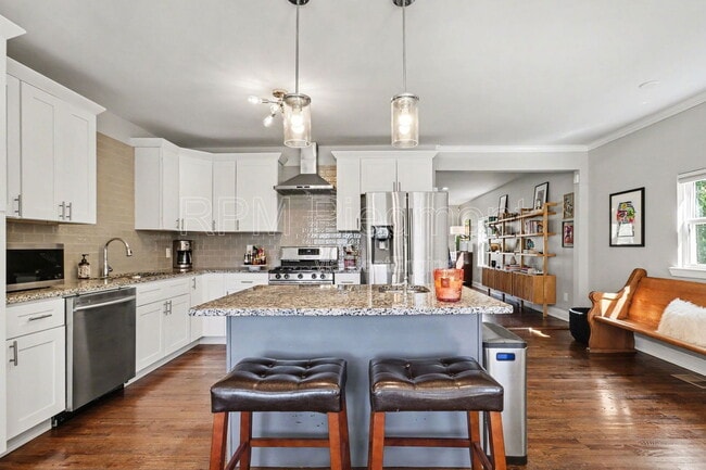 Photo - 1360 Smith St SE