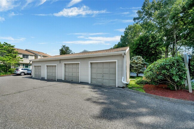 Photo - 1901 Village Dr
