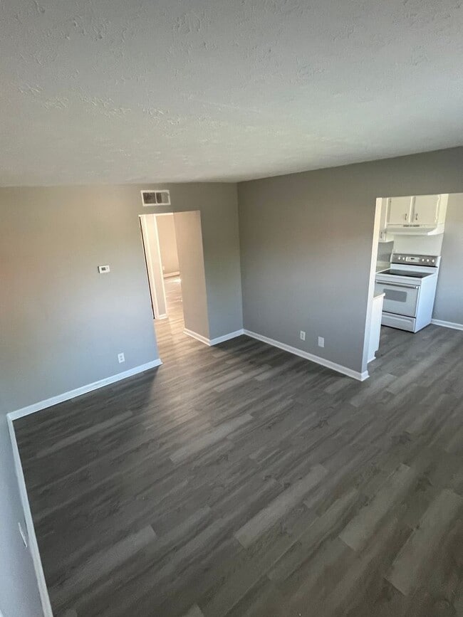 Building Photo - 3208 Fordhaven Rd Unit 2