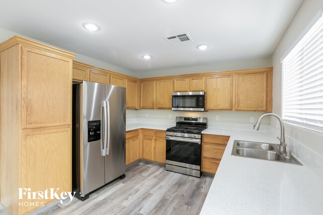 Photo - 5681 Woods Crossing St