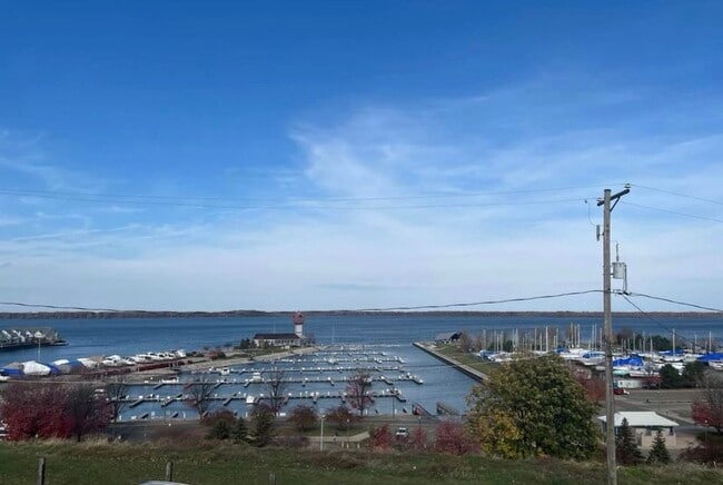 Photo - 909 W Front St