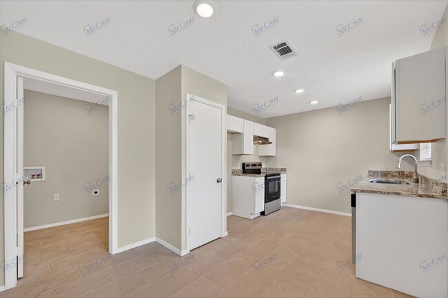 Photo - 222 Redwood St