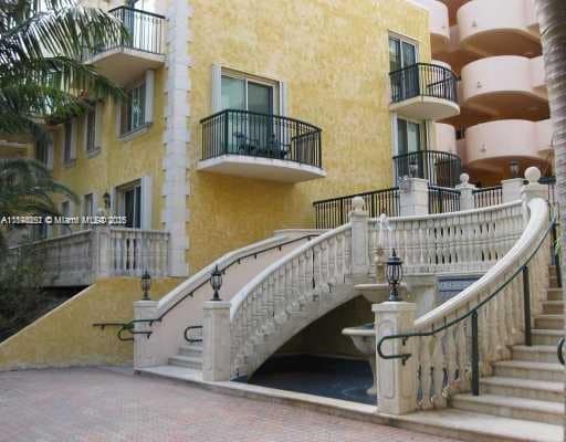 Building Photo - 8888 Collins Ave Unit 316