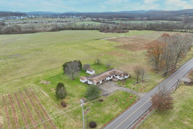 **4 BEDROOM SINGLE LEVEL RANCH HOME ON ACR... - **4 BEDROOM SINGLE LEVEL RANCH HOME ON ACR...