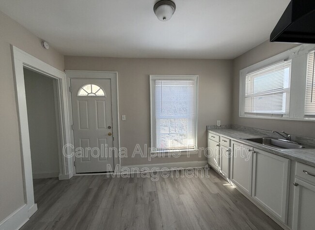 Photo - 1621 N Hamilton St