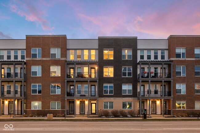 727 N Illinois St Unit 204