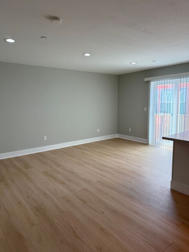 Photo - 644 Green St Unit B