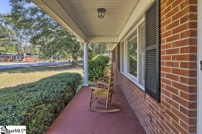 Photo - 414 Mapleton Dr