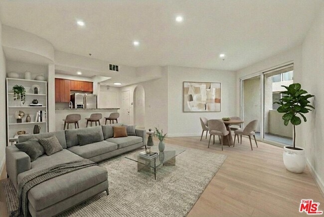 Building Photo - 620 S Gramercy Pl Unit 122