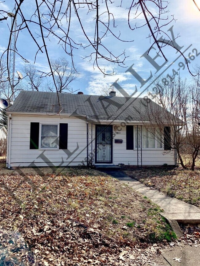 Building Photo - Two bedroom ranch - South