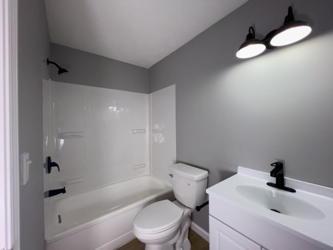 Photo - 2468 Lakeshore Blvd Unit C003