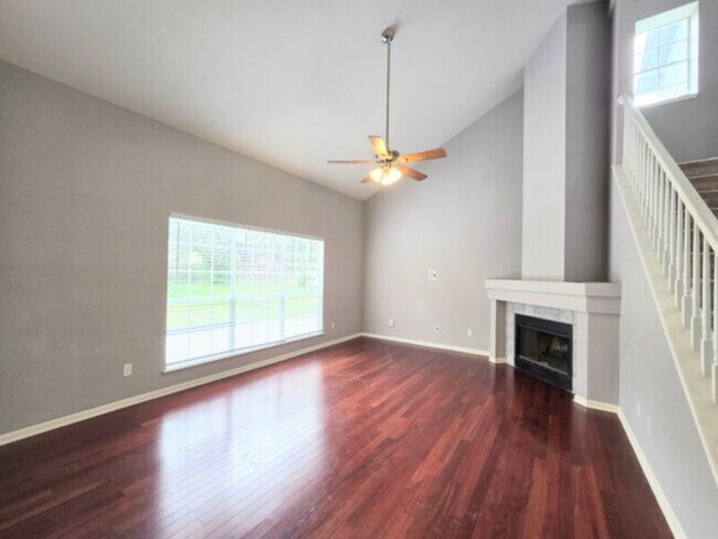 Photo - 5823 Timber Star