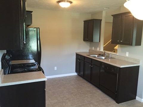 Photo - 1653 Belclare Rd